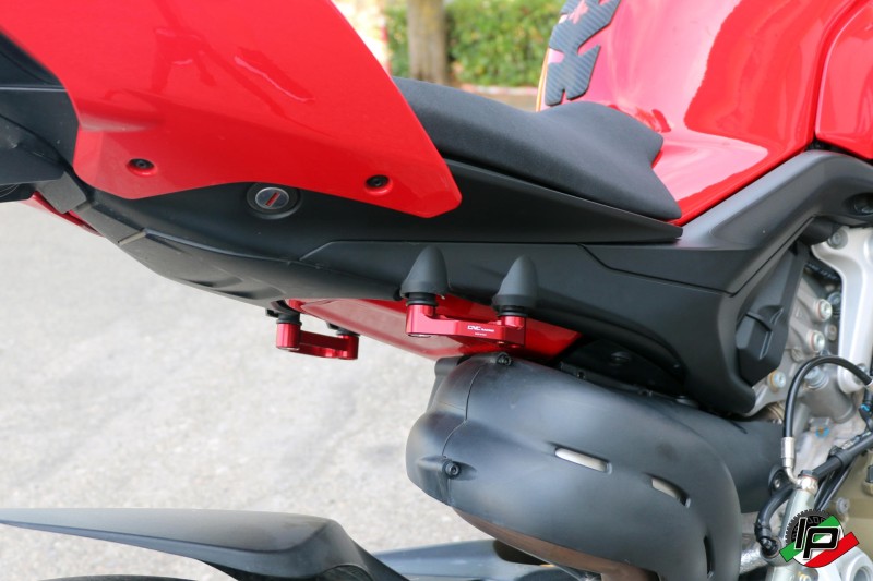 Ducati Panigale V4 Cover oder Spacer Paar Fußrasten NEU 